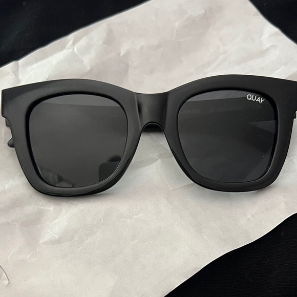 Quay Australia Matte Black Sunglasses - Picture 1 of 8